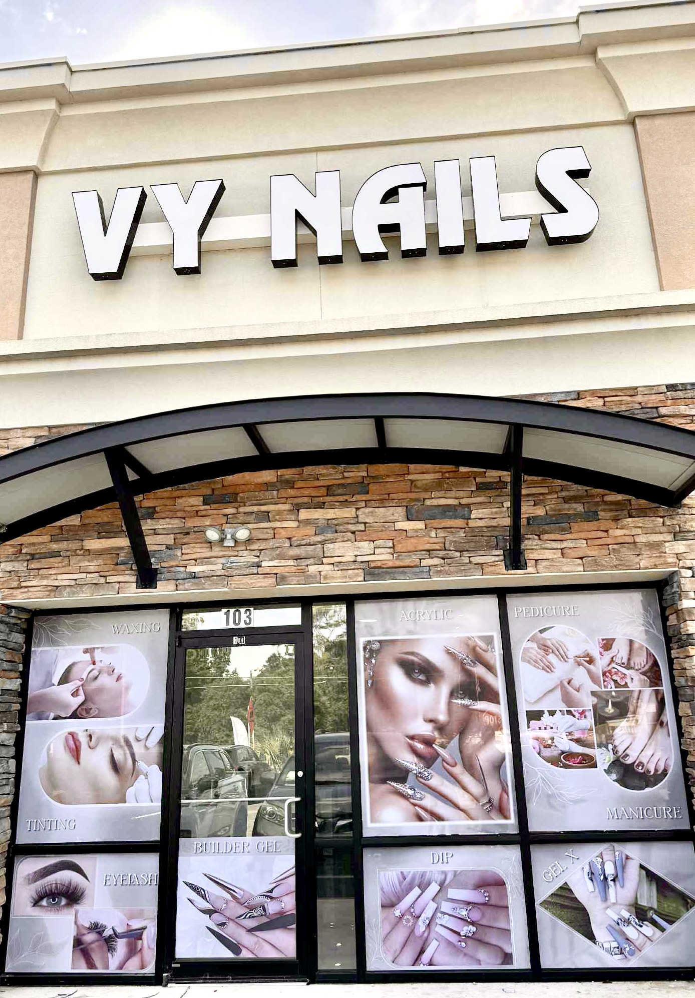 Vy Nails logo